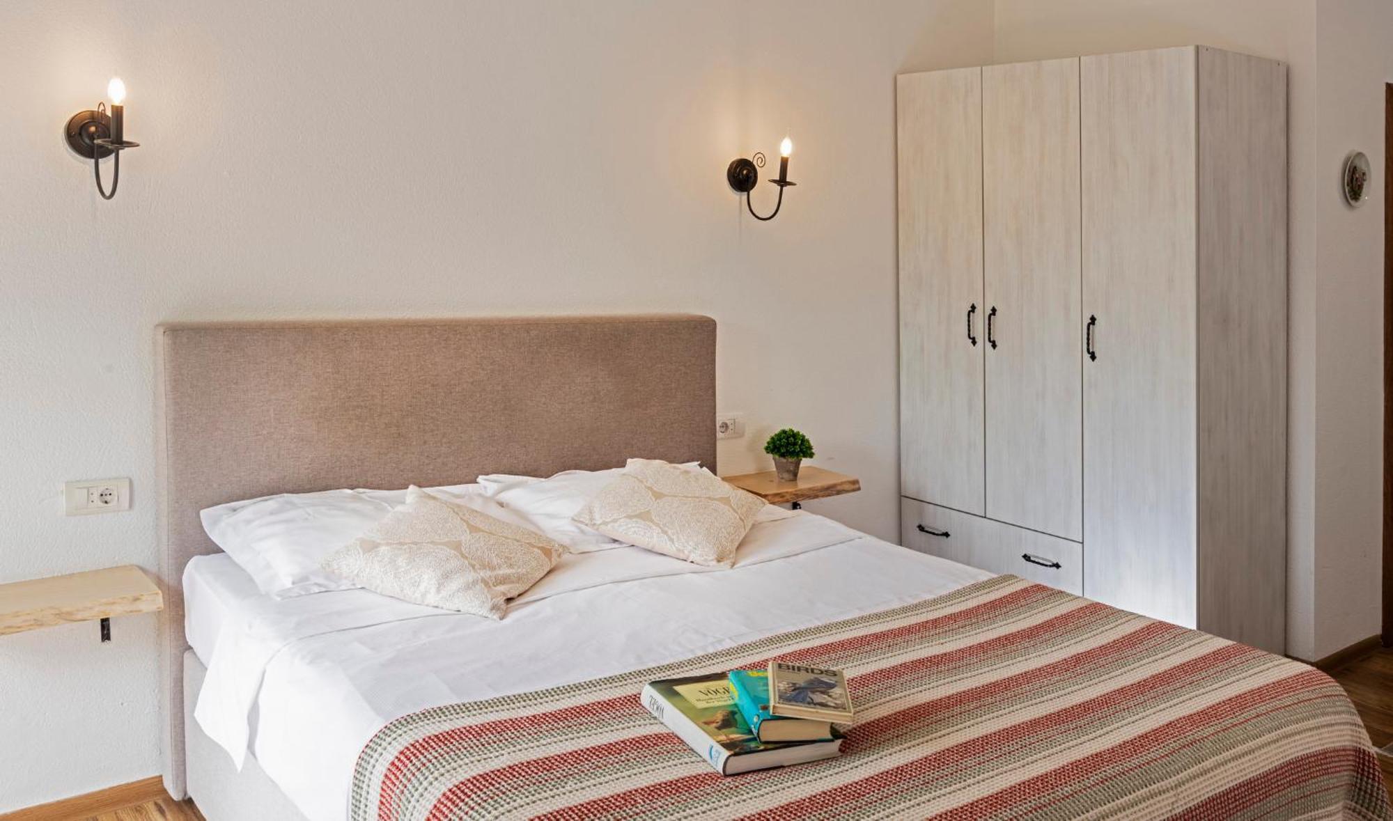 Delightful Studio Sara Virpazar Ngoại thất bức ảnh