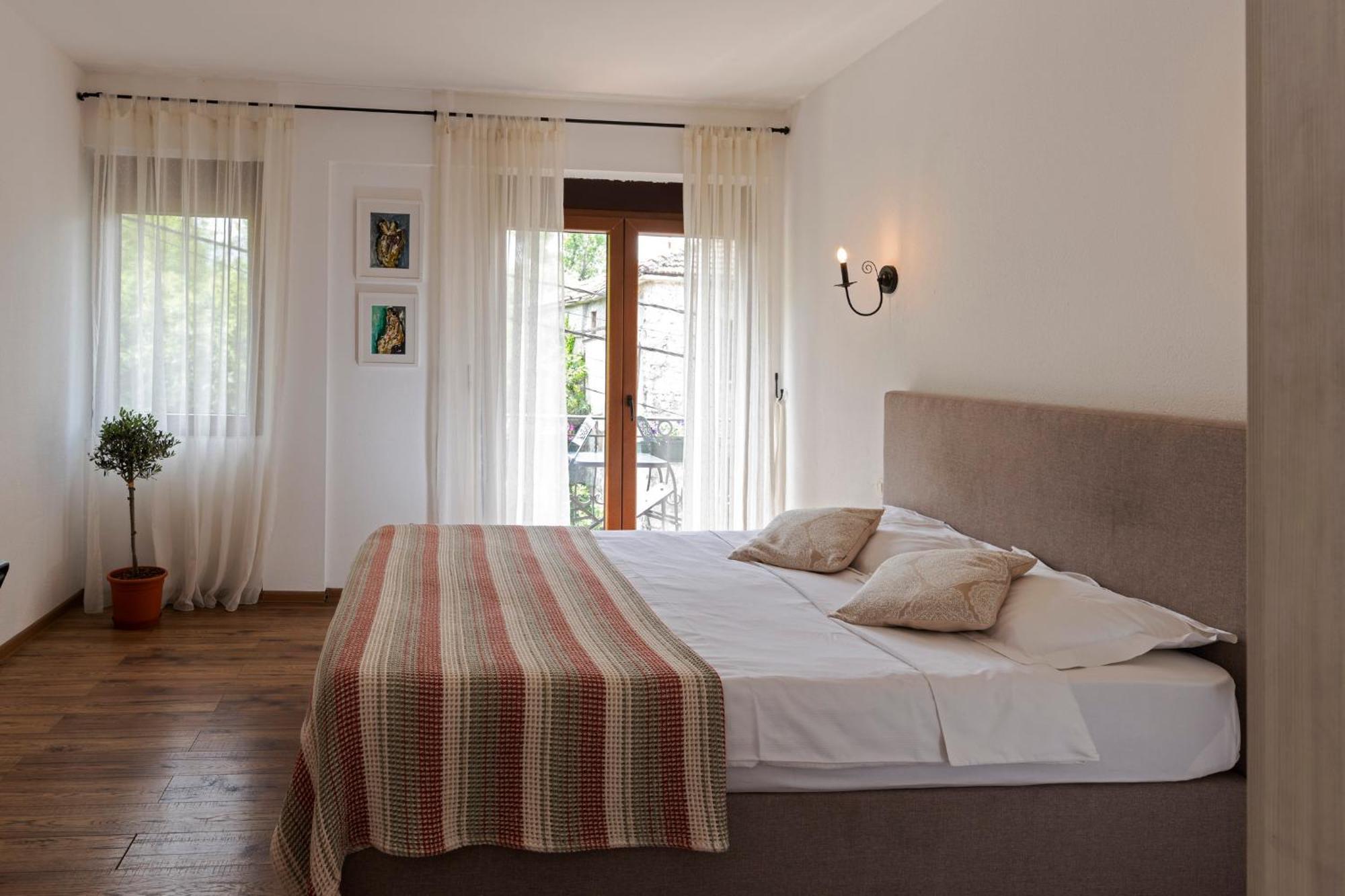 Delightful Studio Sara Virpazar Ngoại thất bức ảnh